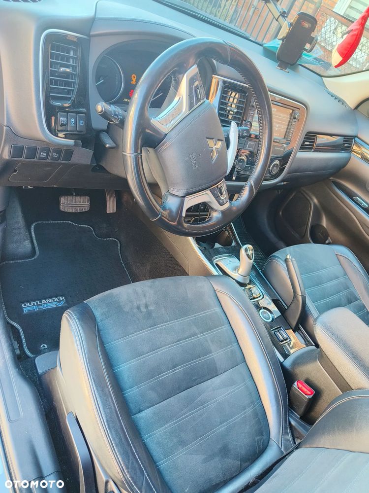 Mitsubishi Outlander 2.0 4WD Plus - 12
