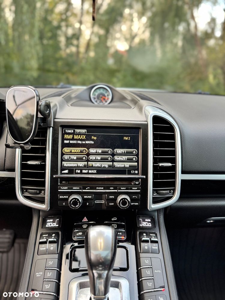 Porsche Cayenne Platinum Edition - 18