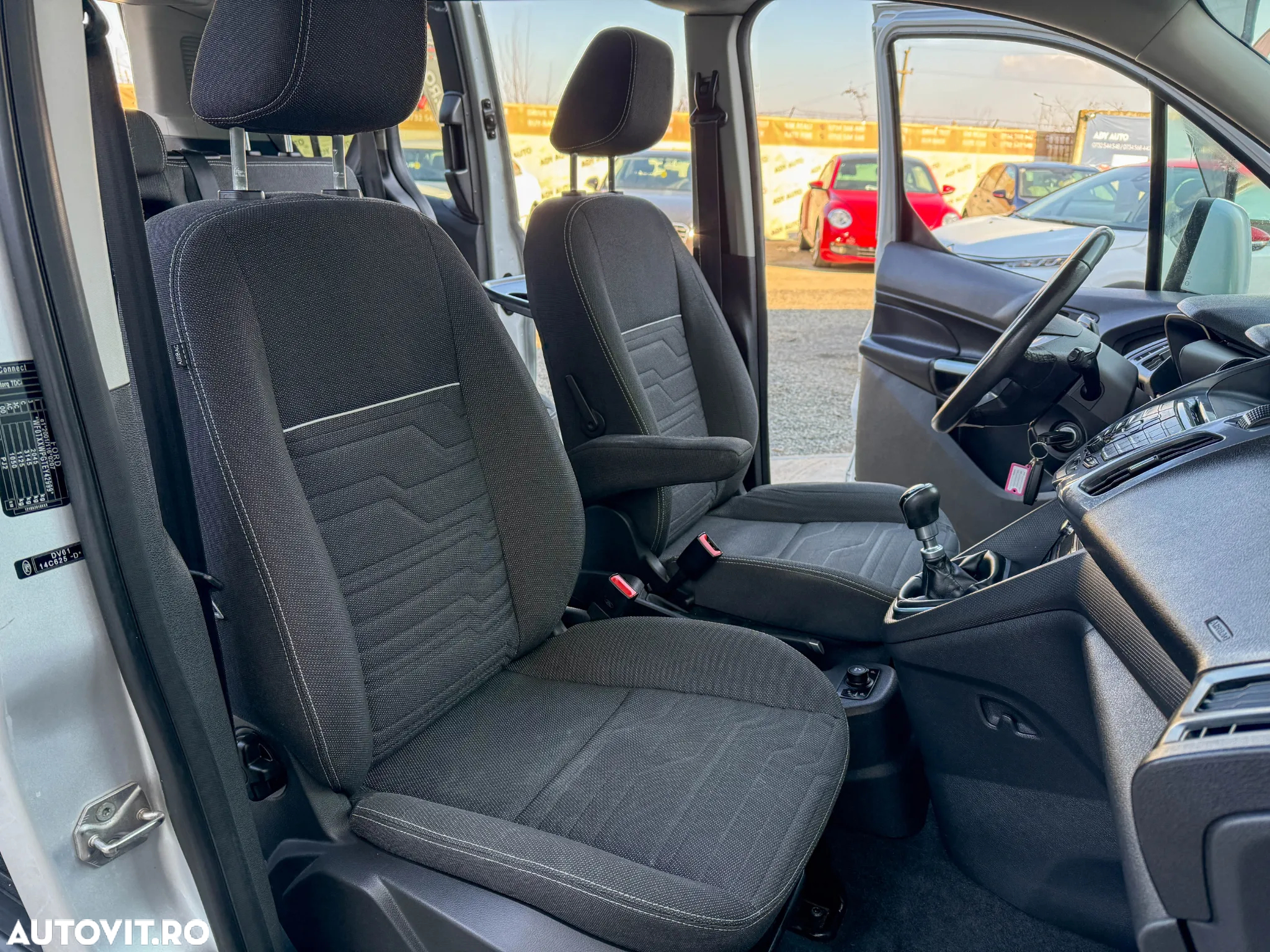 Ford Transit Connect - 11