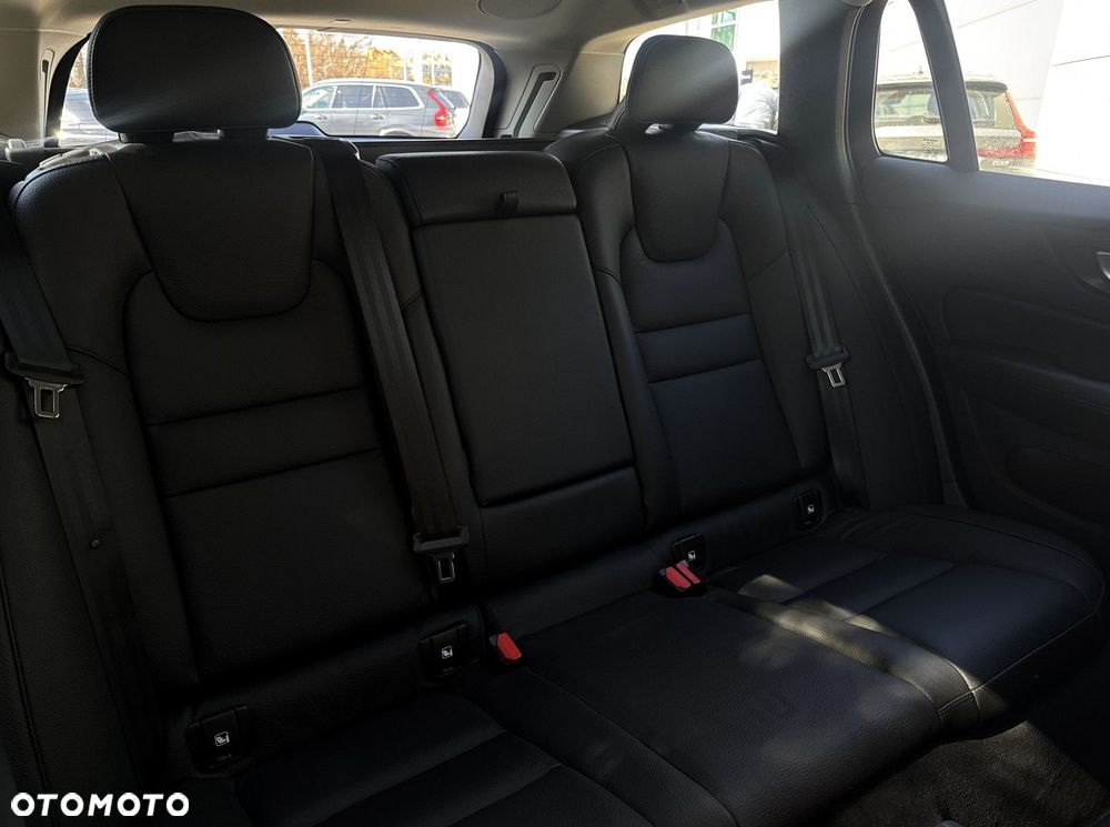 Volvo V60 T8 AWD Plus Dark - 27
