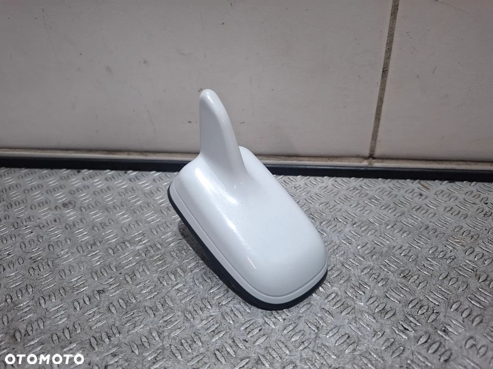 Antena dachowa GPS Audi A6C7 2015 rok lift kolor LS9R nr 4G0035503K - 1