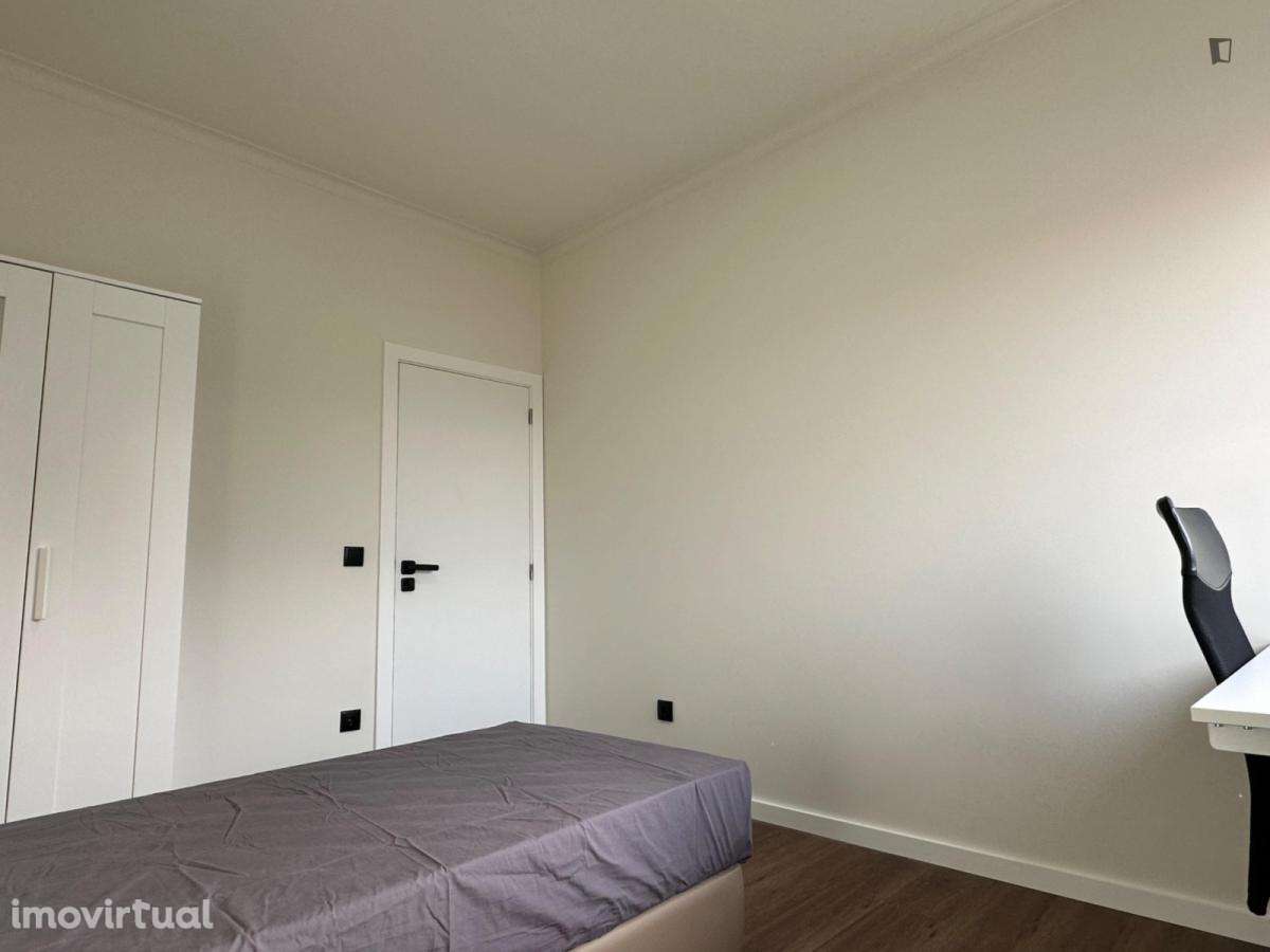 Quarto - localizado em Pedrouços Porto - Grande imagem: 5/13