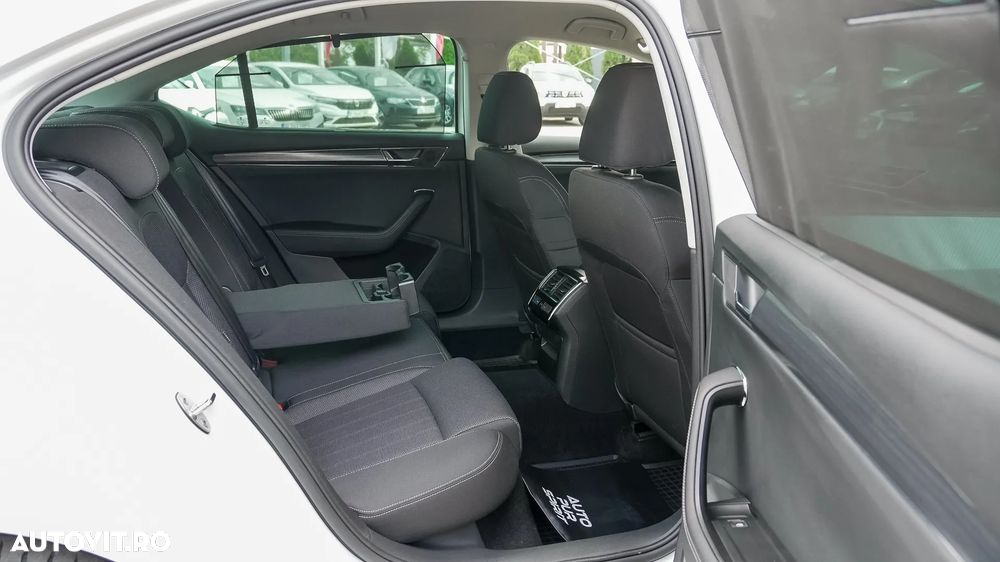 Skoda Superb 2.0 TDI DSG Style - 38