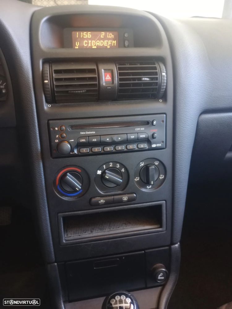 Opel Astra 1.4i 16V — fotografia 3