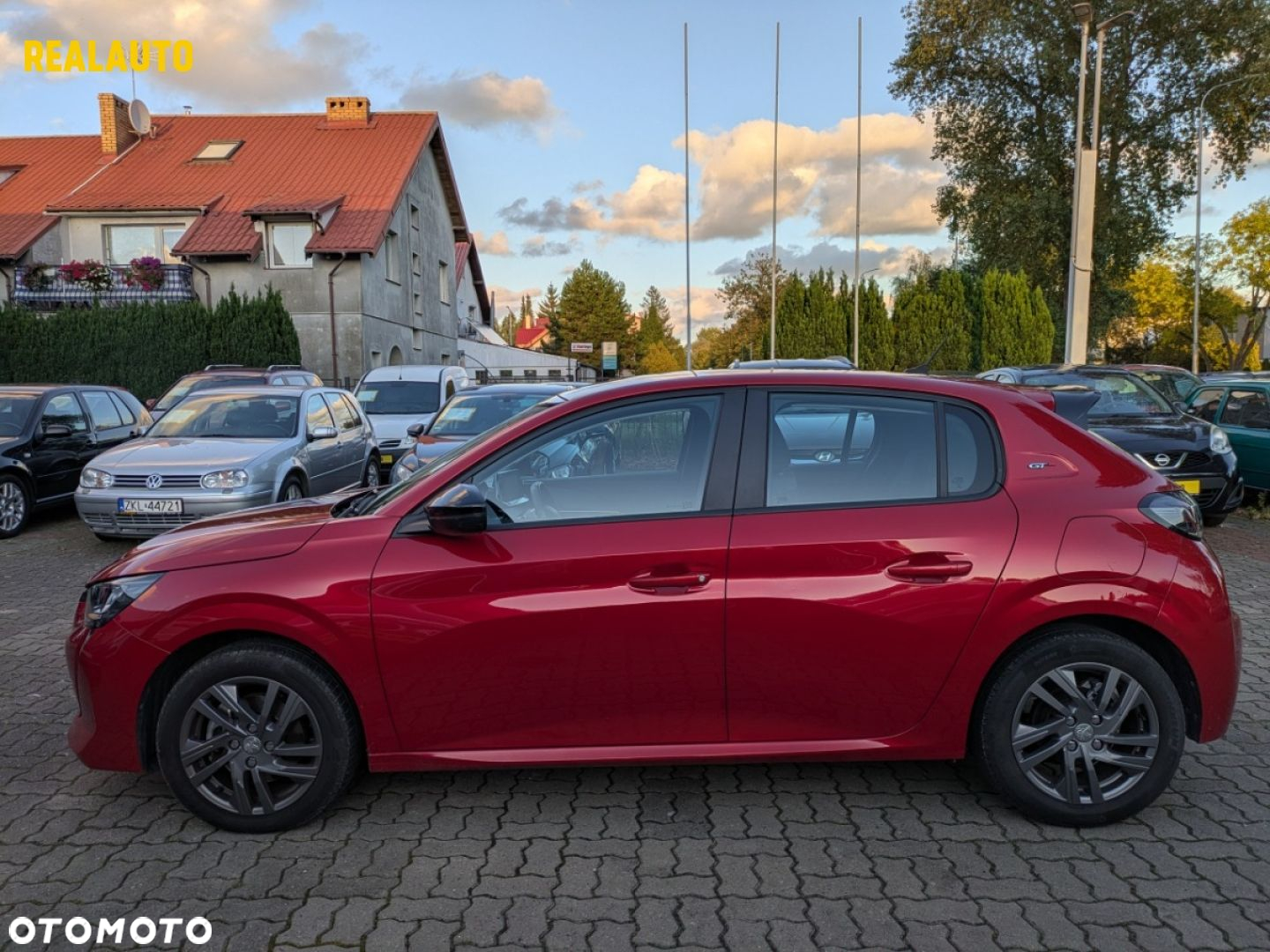 Peugeot 208 - 8