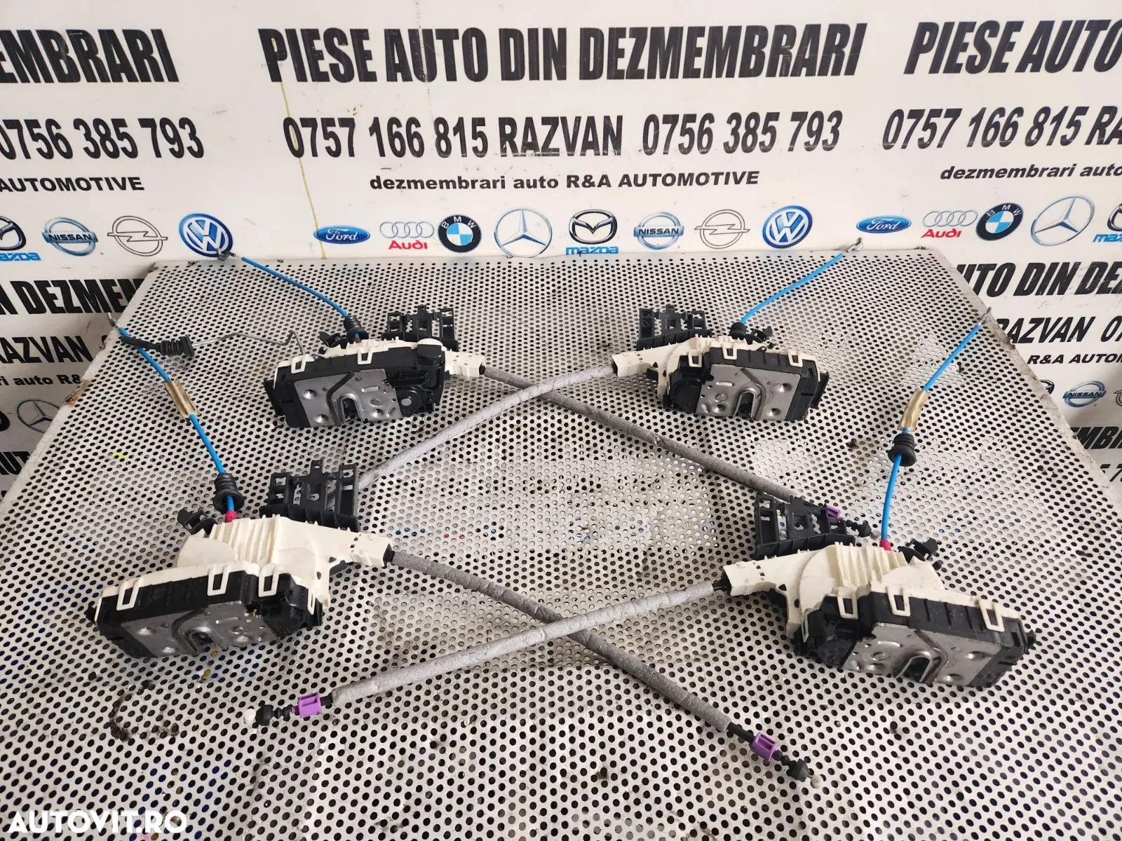 Broasca Blocator Incuietoare Fata Spate Mercedes Cla W117 Volan Stanga Dezmembrez Mercedes Cla Moto - 1