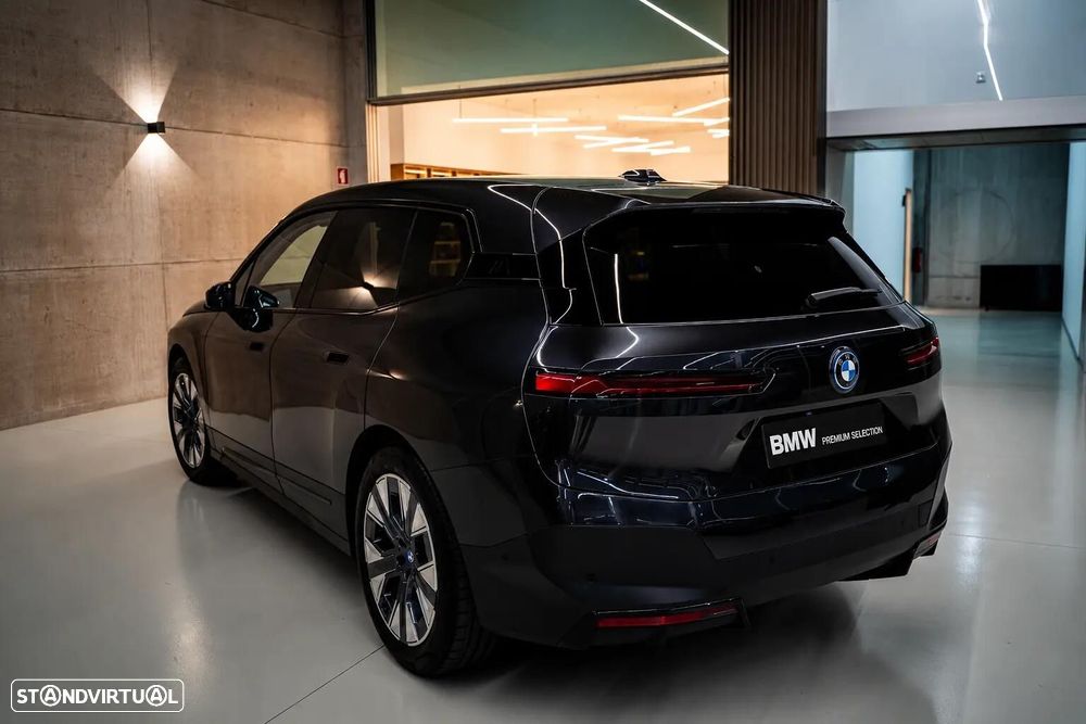 BMW iX xDrive 40 - 11