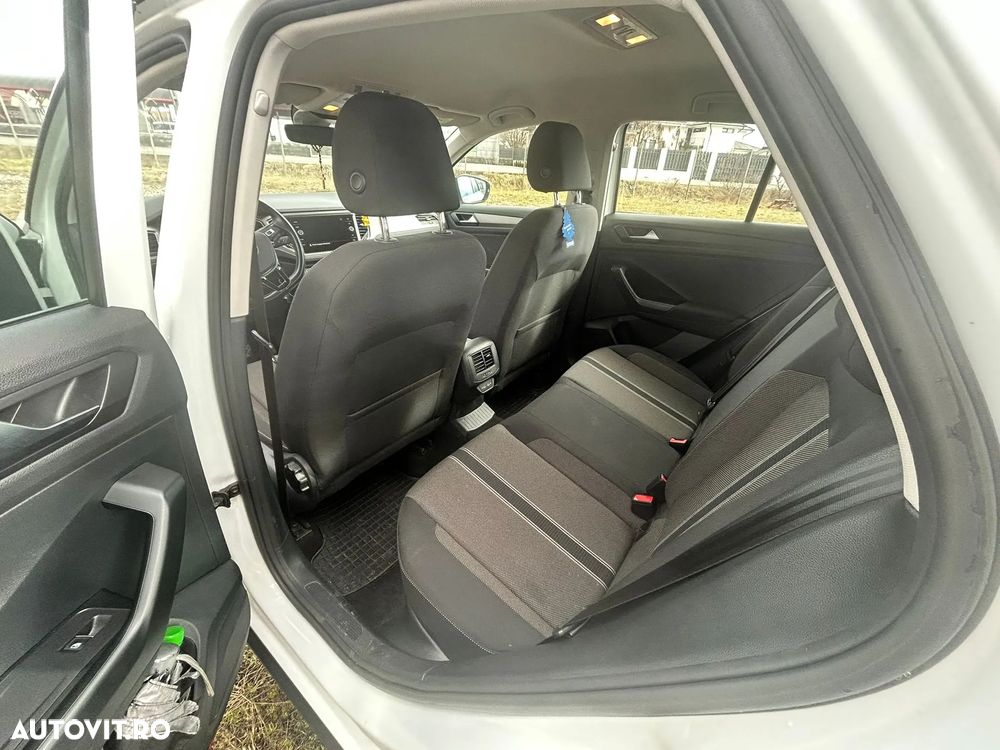 Volkswagen T-Roc - 8