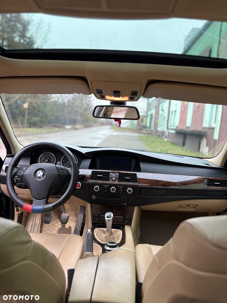 BMW Seria 5 525d - 9