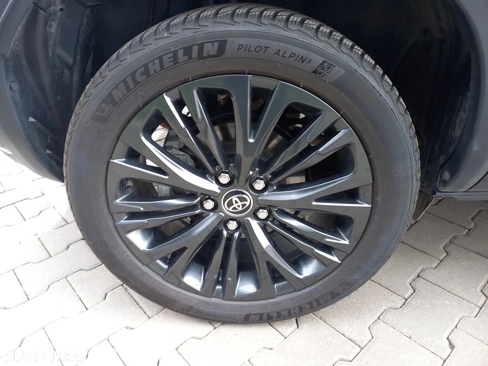 Toyota Yaris Cross 1.5 VVT-i HSD 4x4 Exclusive Adventure - 32