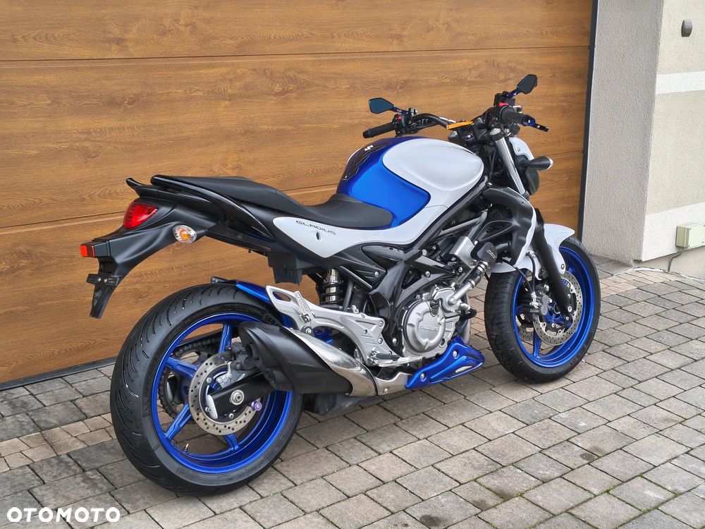 Suzuki Gladius - 3
