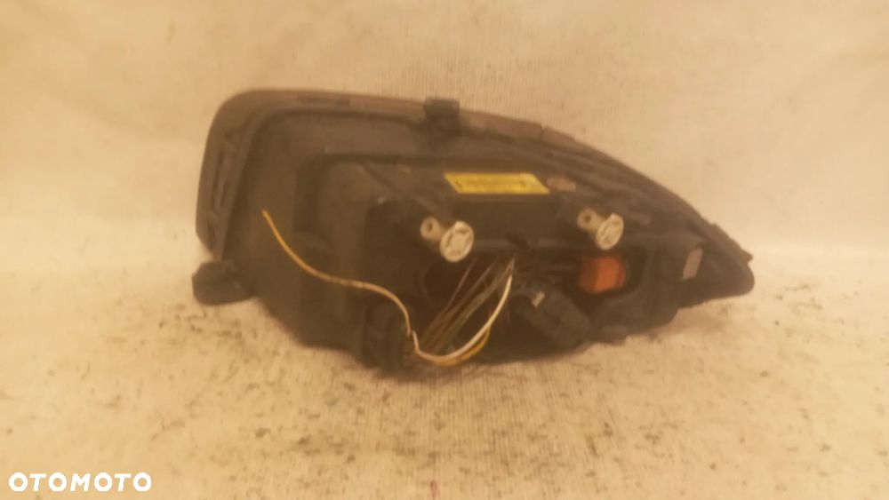.  PRZOD PRZEDNIA LAMPA PRAWA AUDI A2 - 4