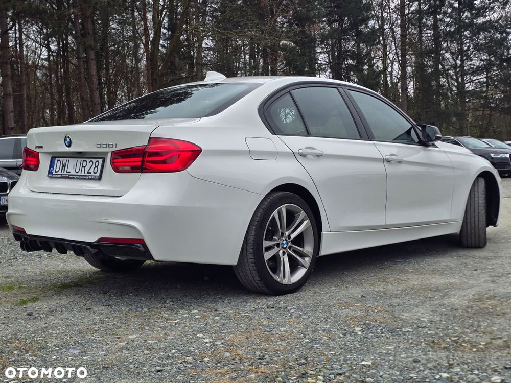 BMW Seria 3 330i Edition M Sport Shadow - 30