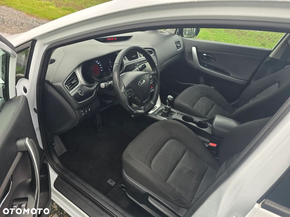 Kia Ceed - 16
