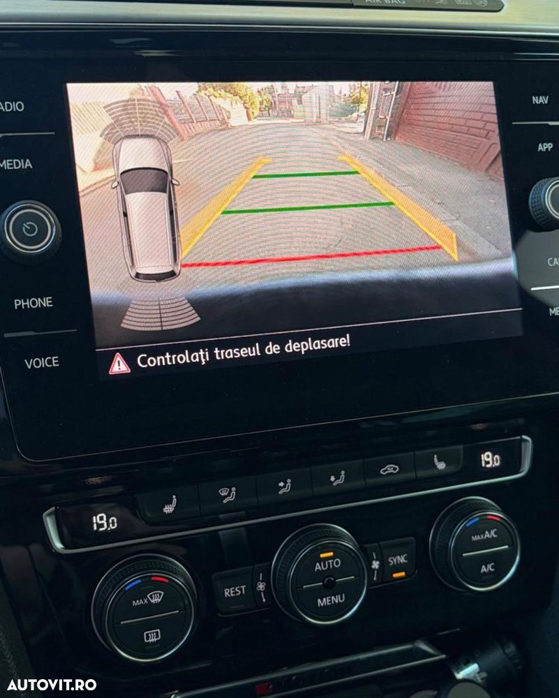 Volkswagen Passat - 13