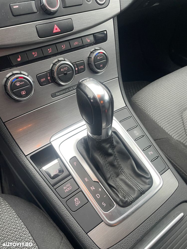 Volkswagen Passat Variant 2.0 TDI BlueMotion Technology DSG Highline - 8