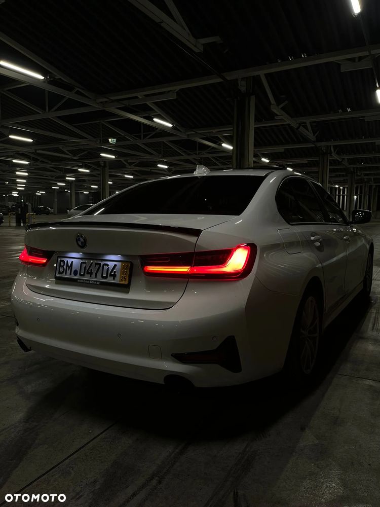 BMW Seria 3 320d Sport Line Shadow - 4