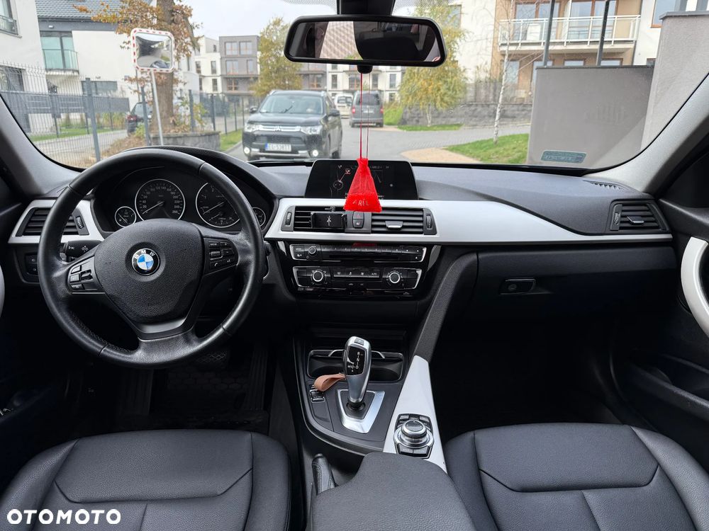 BMW Seria 3 318d Touring - 8
