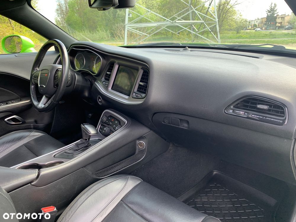 Dodge Challenger - 12