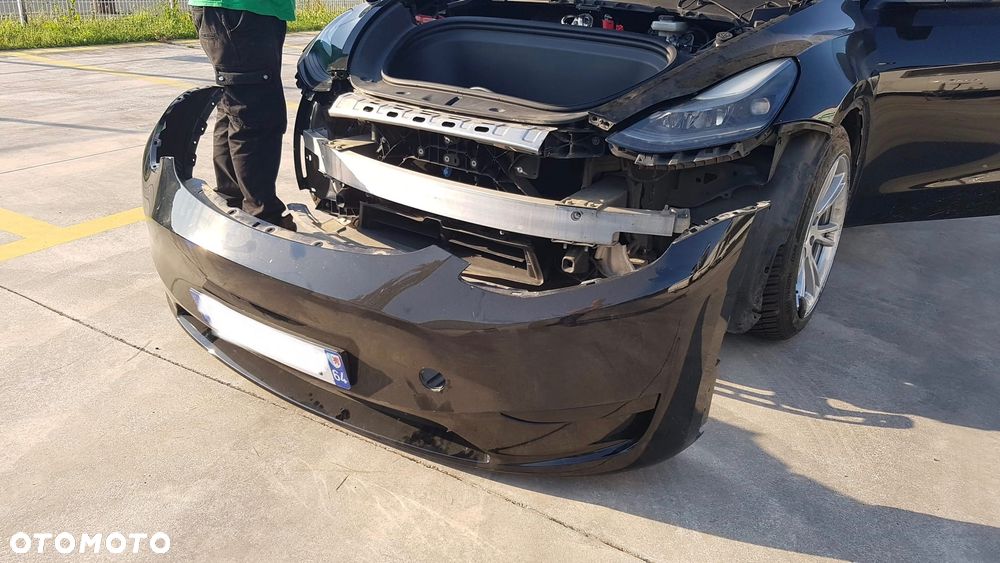 Tesla Model Y - 10