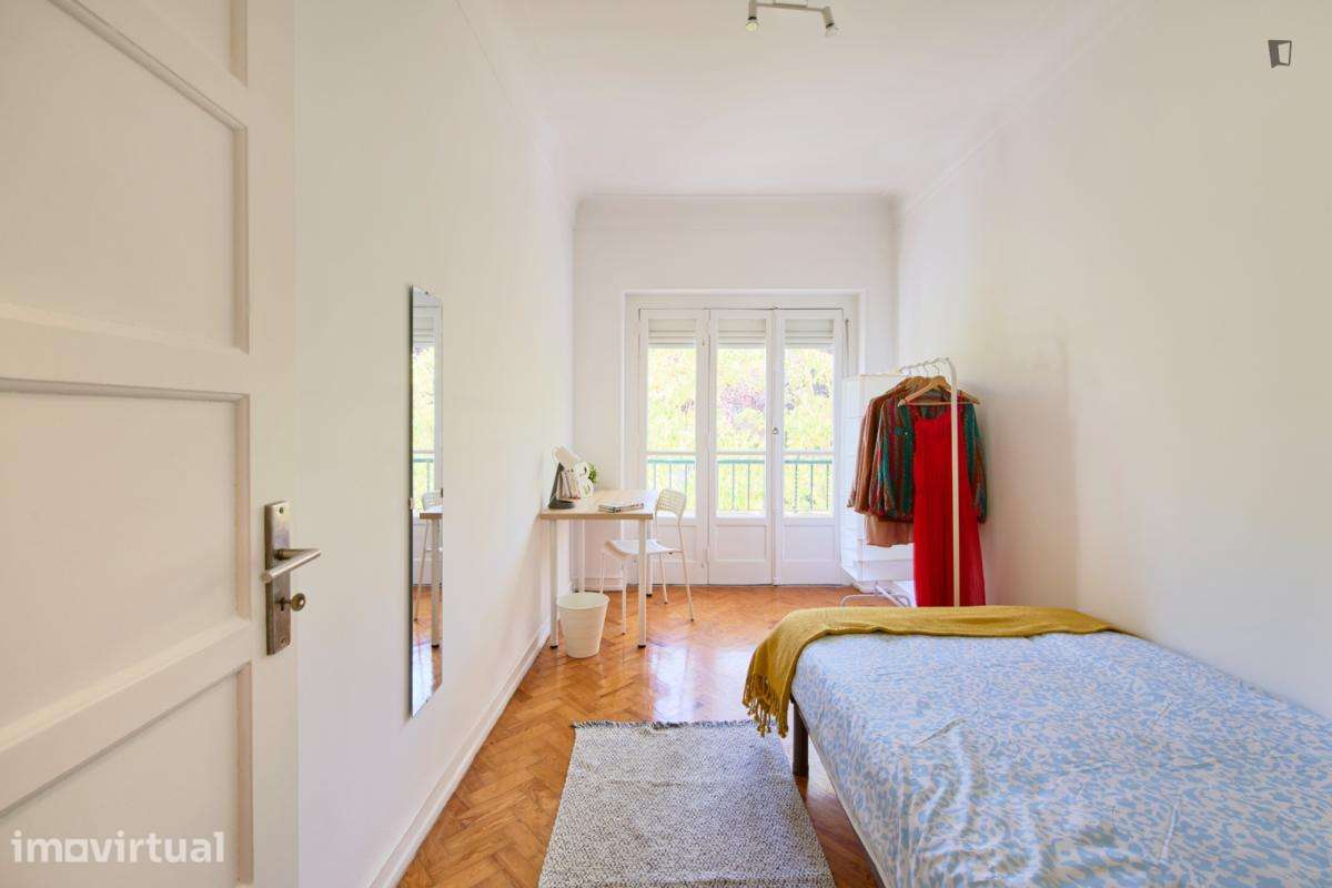 Quarto - localizado em Roma-Areeiro Lisbon - Grande imagem: 5/26