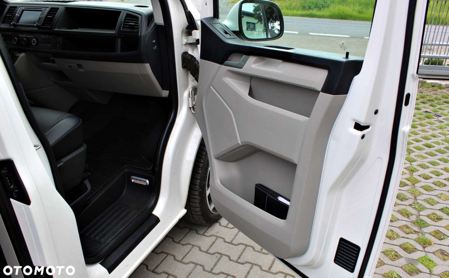 Volkswagen Caravelle - 16