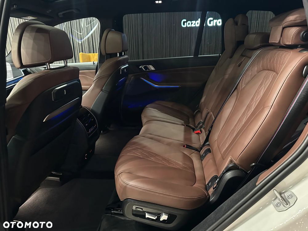 BMW X7 - 25