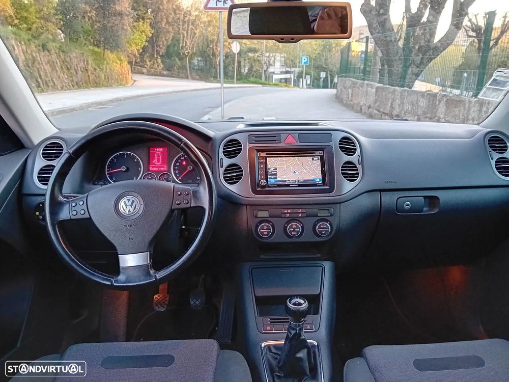 VW Tiguan 2.0 TDi Sport BlueMotion - 2