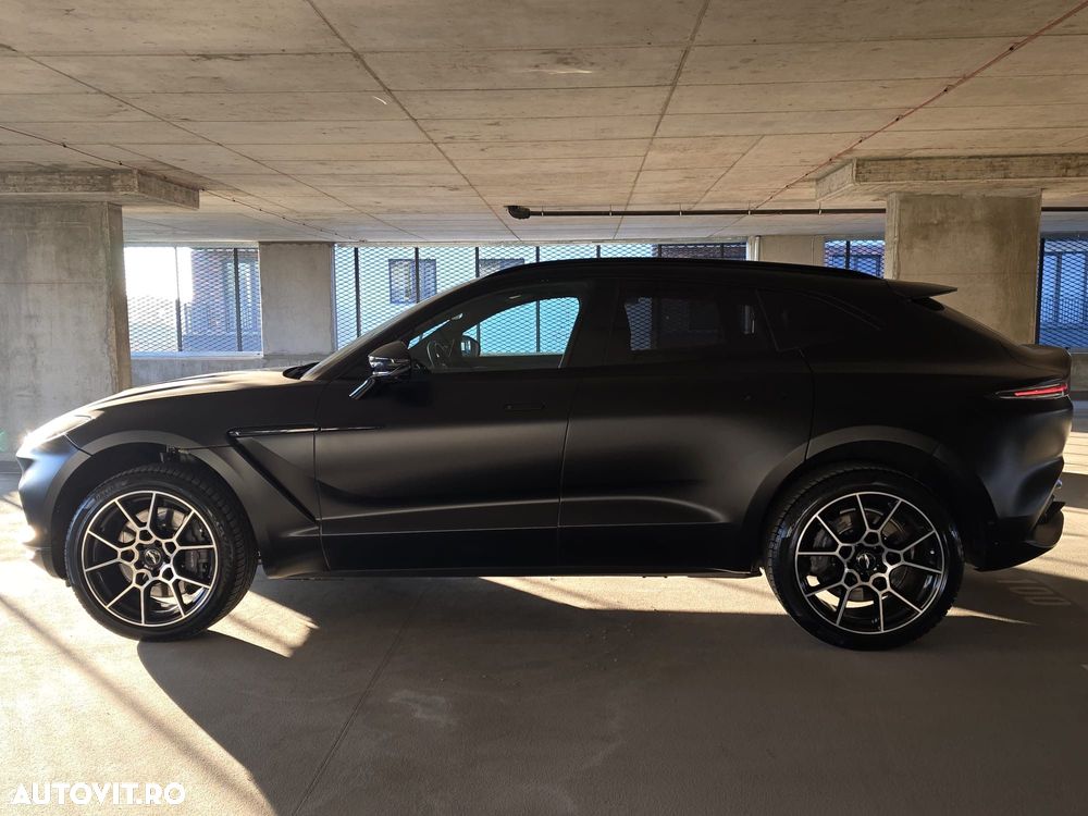 Aston Martin DBX - 3