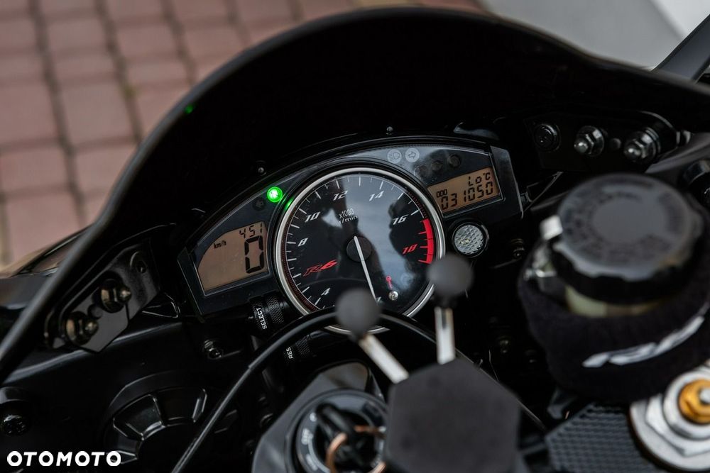 Yamaha R6 - 8