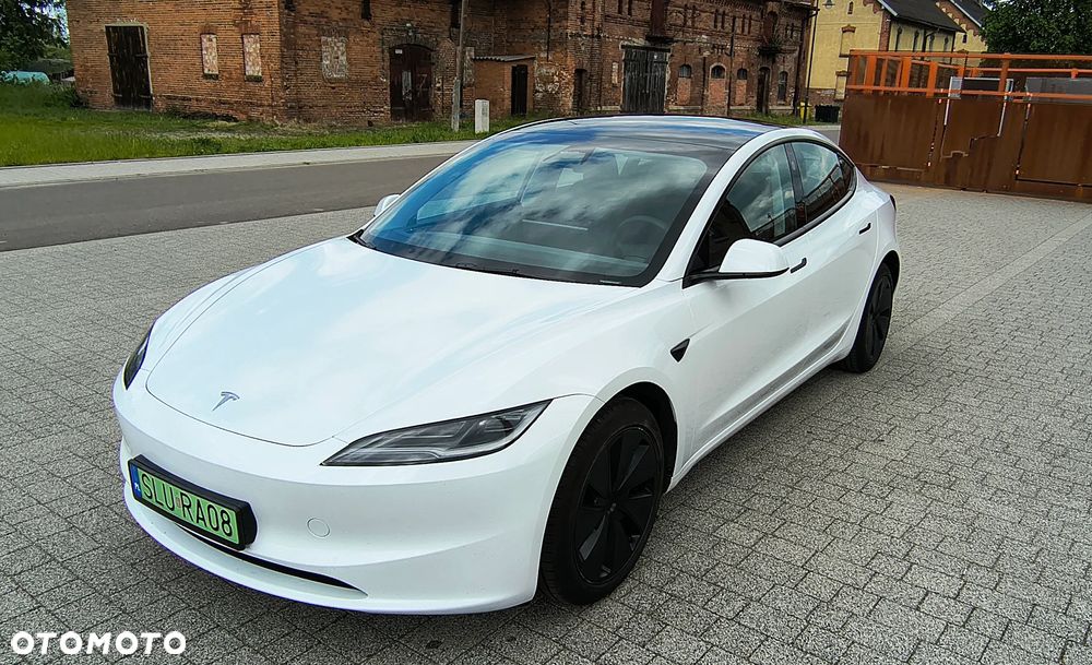 Tesla Model 3 - 4