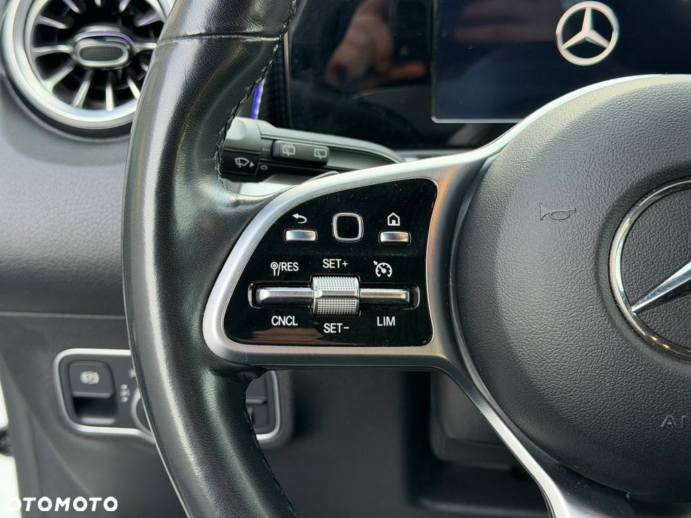 Mercedes-Benz GLB 200 Progressive 7G-DCT - 16