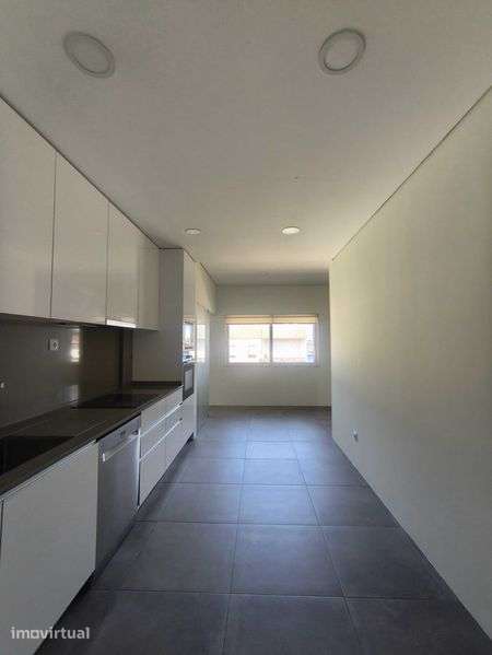 Espaçoso T3 no centro Santa Maria da Feira - Grande imagem: 2/11