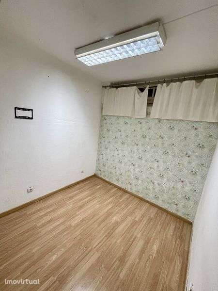 Arrenda-se sala na Amadora - Grande imagem: 4/6