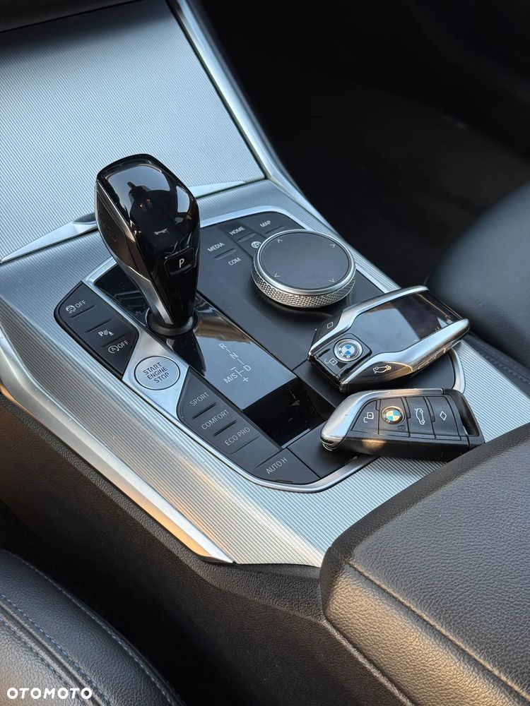 BMW Seria 3 320i xDrive M Sport Shadow sport - 14