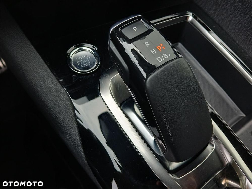 Peugeot 3008 Hybrid4 300 e-EAT8 GT - 17