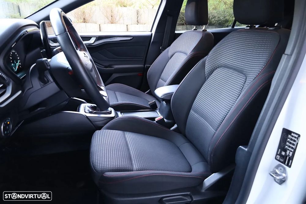 Ford Focus 1.0 EcoBoost MHEV ST-Line - 52