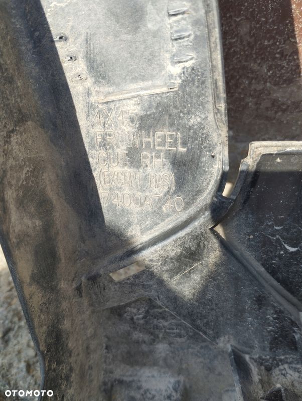 Listwa na błotnik prawa przód Mitsubishi Eclipse Cross 7400A740 - 8