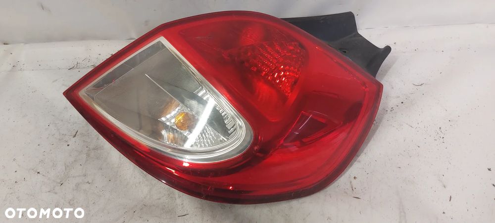 .  TYL TYLNA LAMPA PRAWA RENAULT CLIO 3 HB - 1