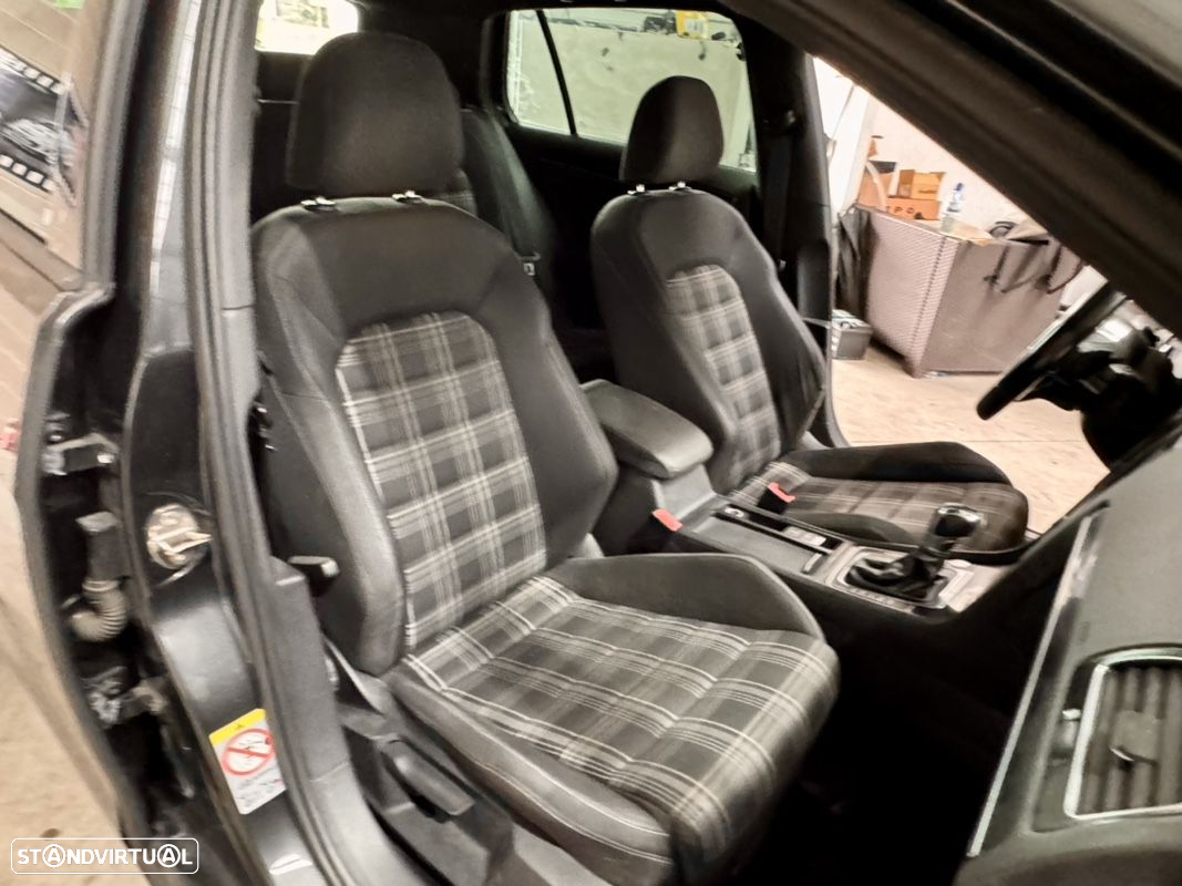 VW Golf 2.0 TDi GTD DSG - 37