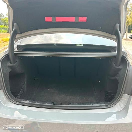 BMW 320 i Pack M - 8