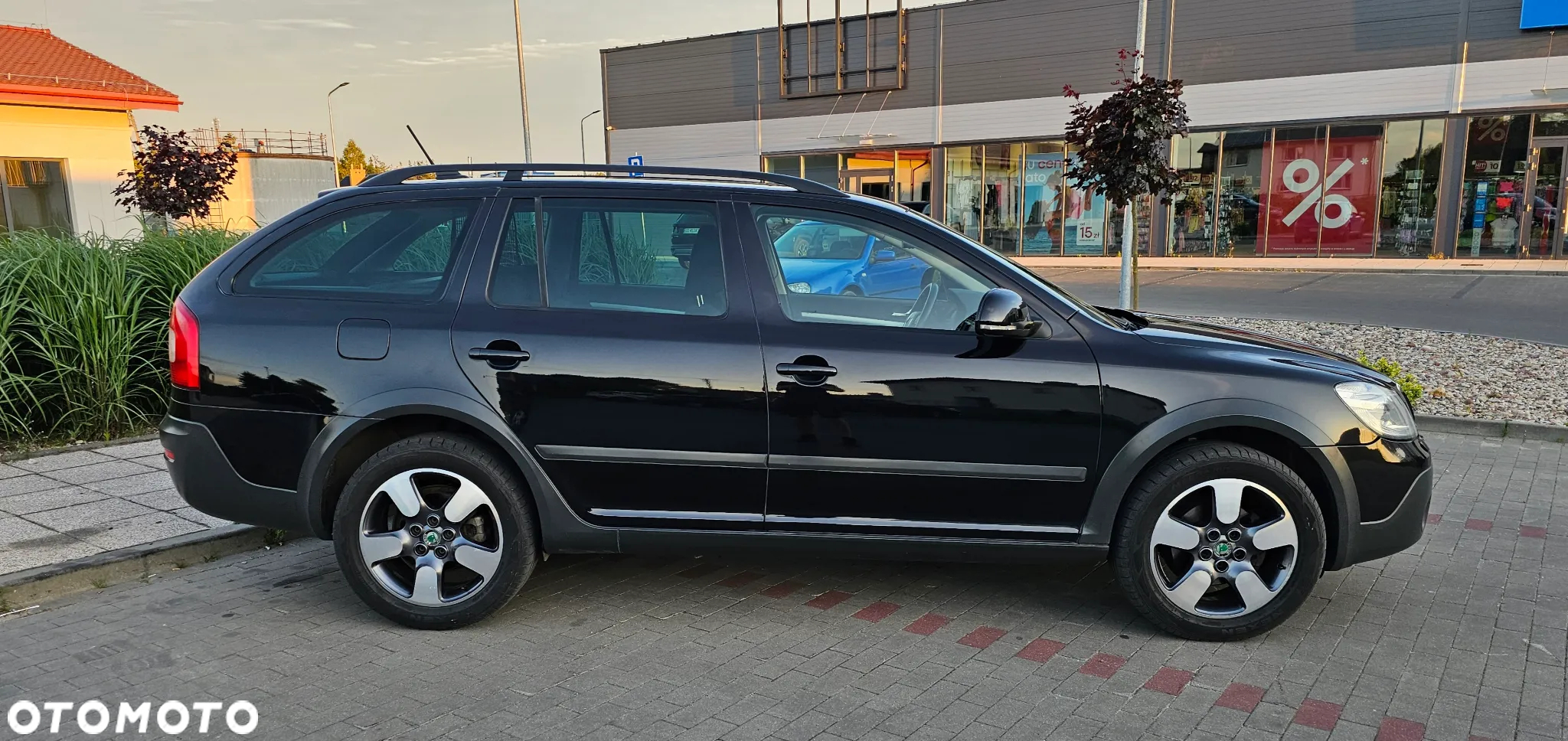 Skoda Octavia Combi 2.0 TDI DPF 4x4 Scout - 2