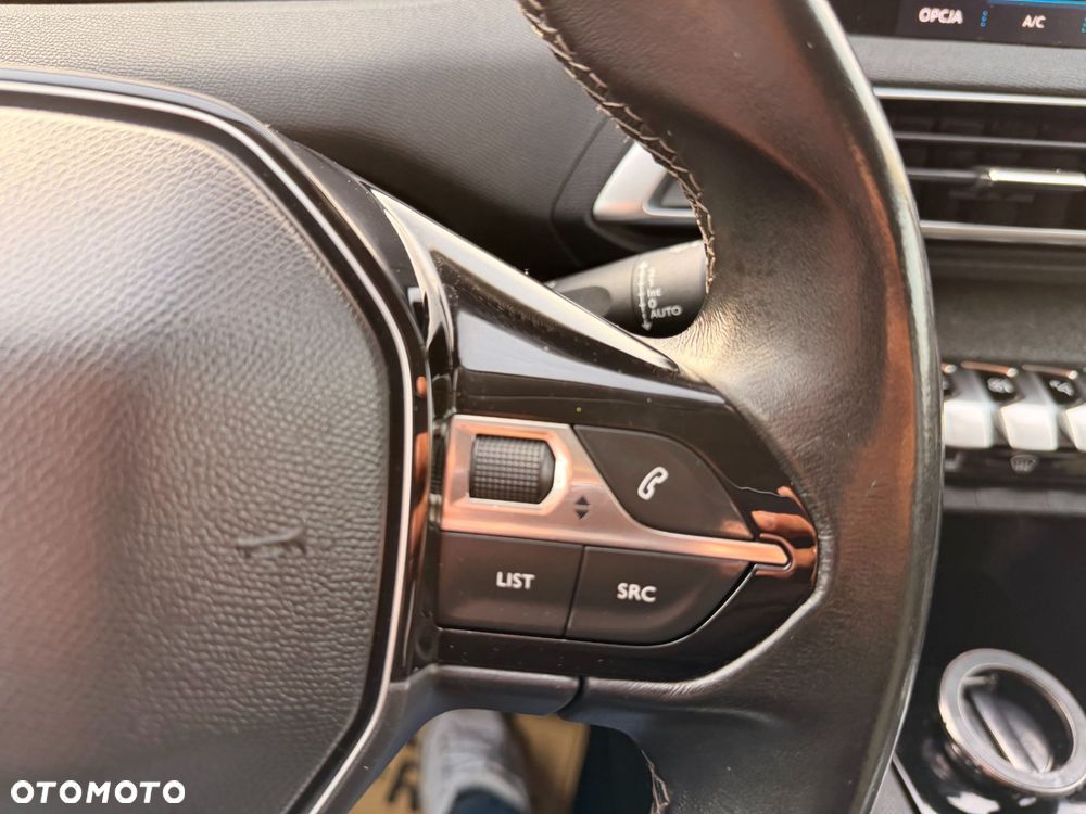 Peugeot 3008 1.2 PureTech Allure S&S - 23