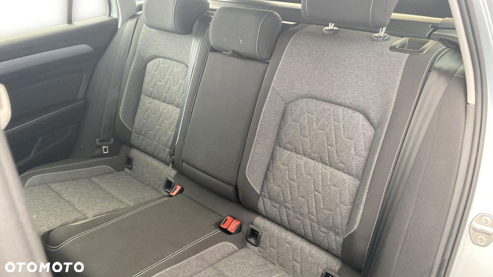 Volkswagen Passat - 13