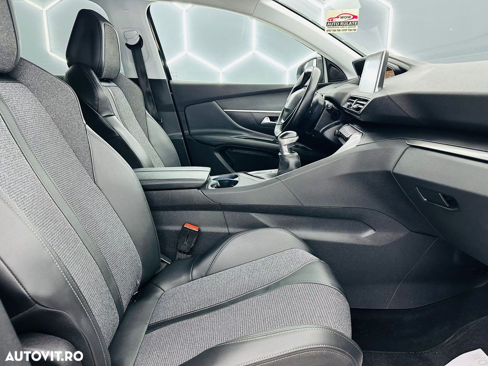 Peugeot 3008 PureTech 130 Stop & Start GPF Allure - 17