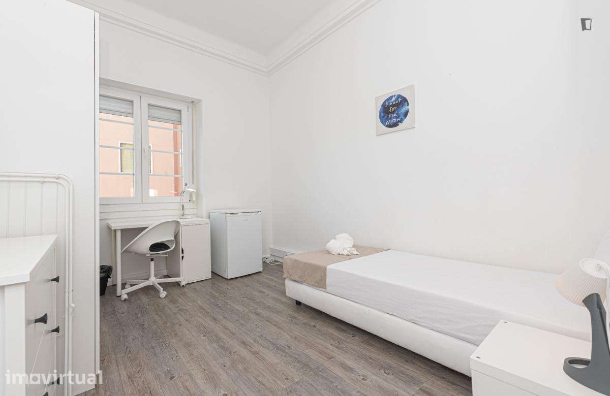 Quarto - localizado em Alameda Lisbon