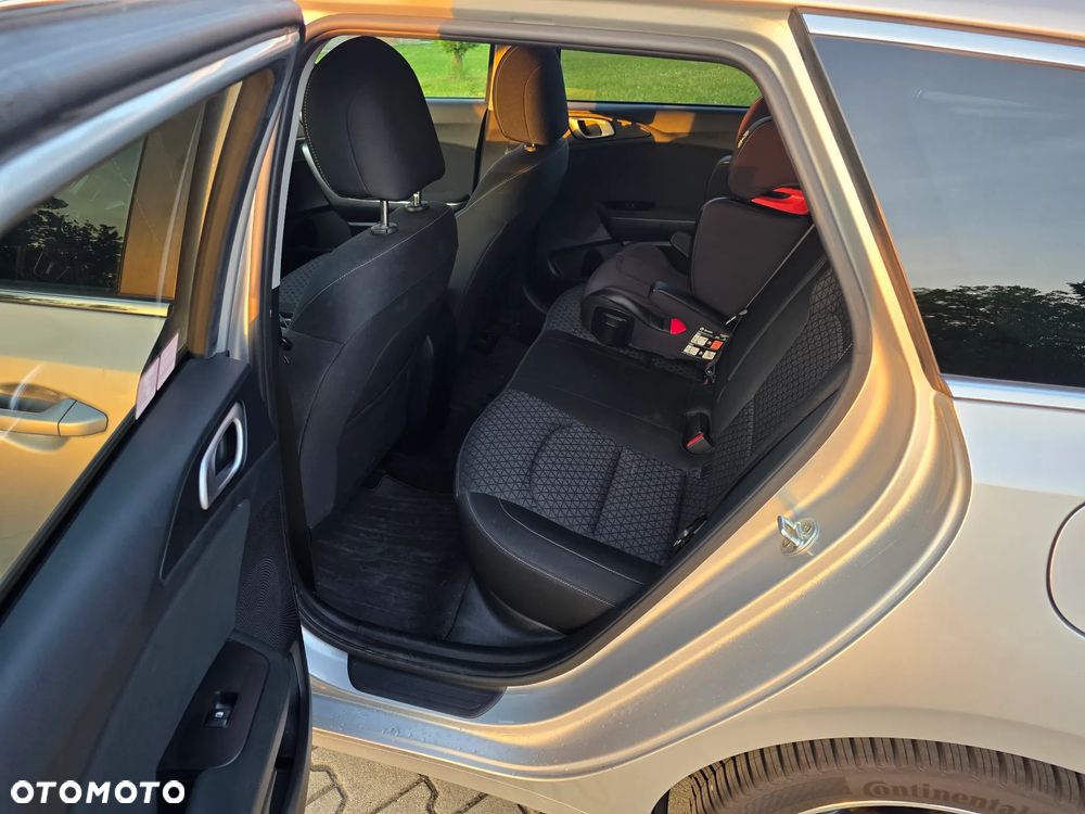 Kia Ceed 1.6 CRDi mHEV M DCT - 19