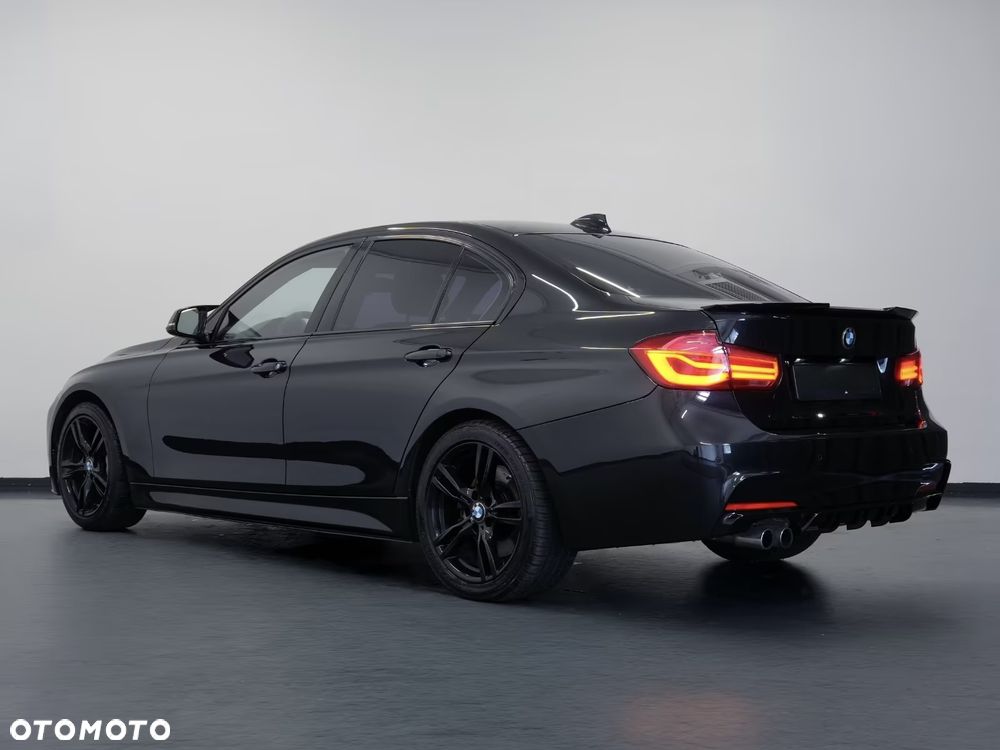 BMW Seria 3 330i M Sport Sport - 18