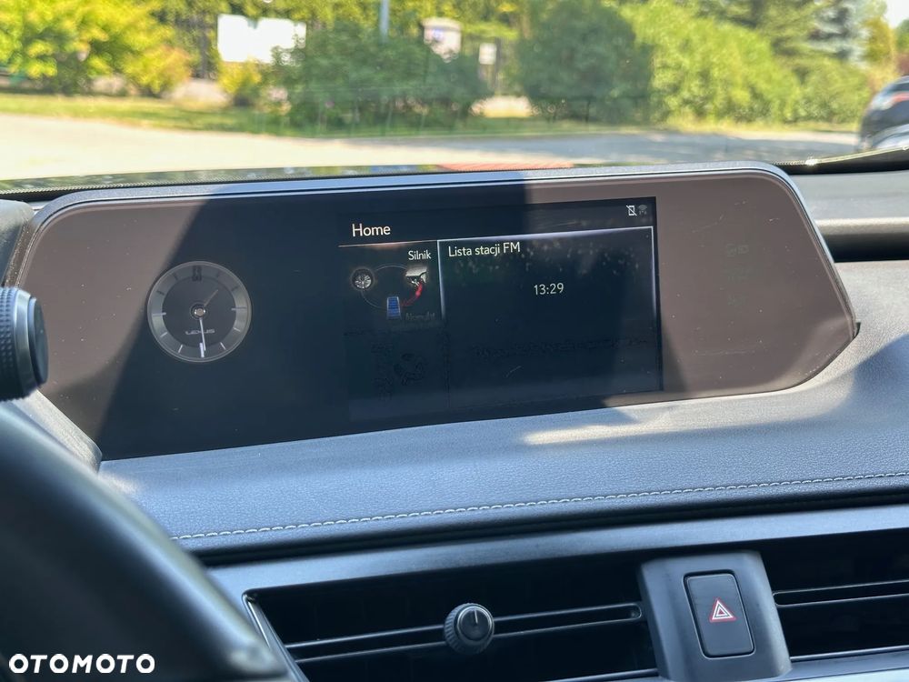 Lexus UX 250h Business Edition - 23