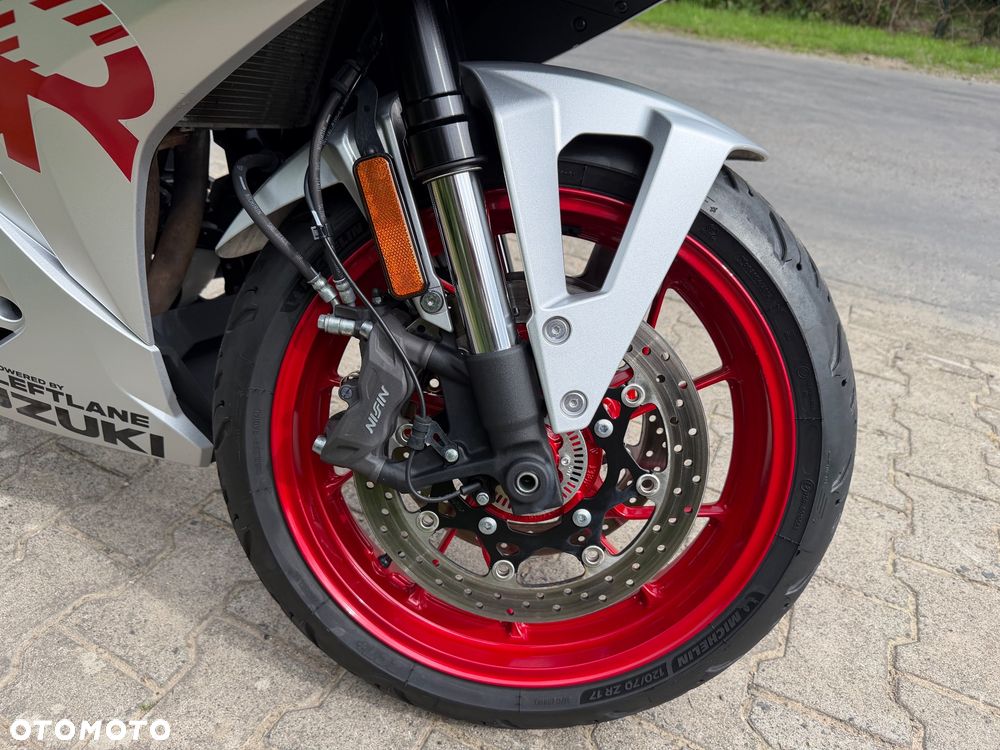 Suzuki GSX - 19